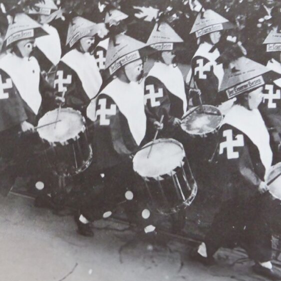Drummers from the Alti Stainlemer clique in 1933 as “the Swiss swastika procession”.