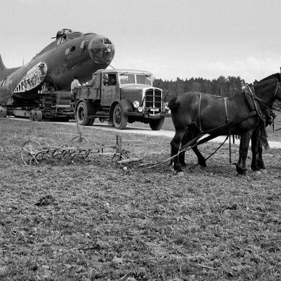 Im August 1943 musste ein alliierter Bomber bei Utzenstorf (BE) in einem Kartoffelacker notlanden. Es war eine von vielen Maschinen, die während des Zweiten Weltkriegs auf Schweizer Hoheitsgebiet gerieten.