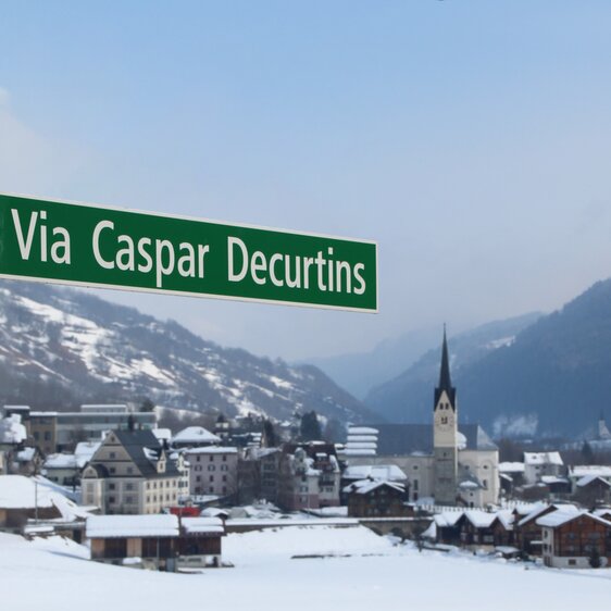 Une rue porte son nom à Trun (GR), mais ce n’est pas tout: Caspar Decurtins a laissé des traces encore bien visibles dans la culture politique de la Surselva.