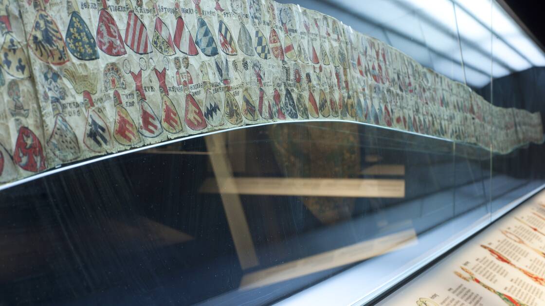 Display case with coat of arms scroll (paper scroll with various knight's coats of arms)