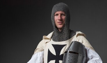 Fachreferent verkleidet als Ritter Arnulf