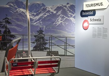 Take the chairlift to Switzerland | © © Swiss National Museum ǀ Photo: Mara Truog